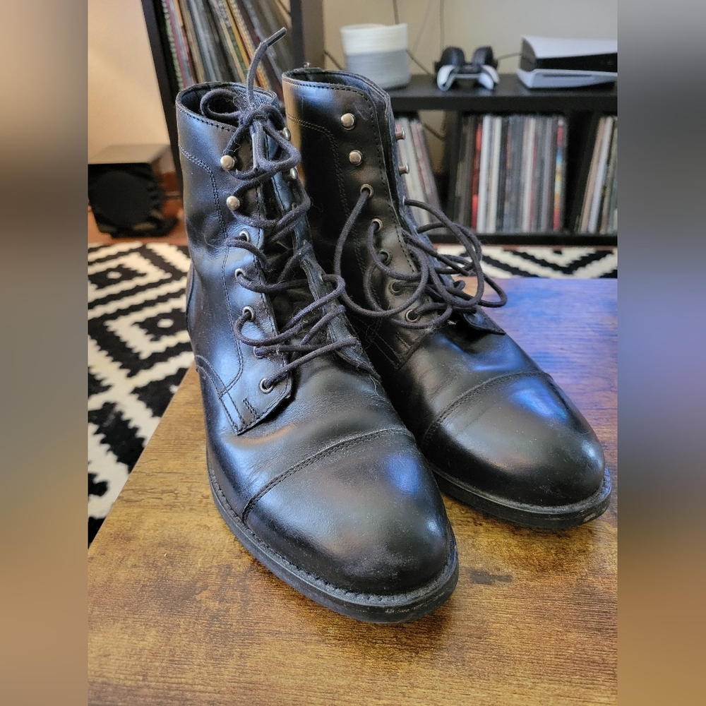 Like New Wolverine BLVD Cap Toe Ankle Lace Up Boots. Worn Once! Women's 8